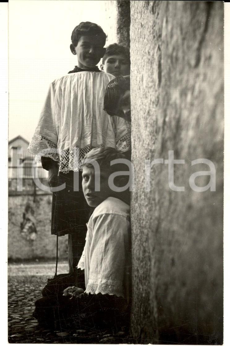 Fotografia d epoca originale 1950 ca VENEZIA Il nascondiglio dei chierichetti Foto ARTISTICA 10x15 cm 1