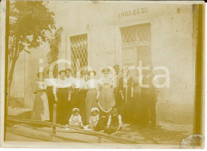 Fotografia d epoca originale 1910 ca CIVIGLIO CO Gruppo di donne con bambini Foto VINTAGE 9x7 cm 1