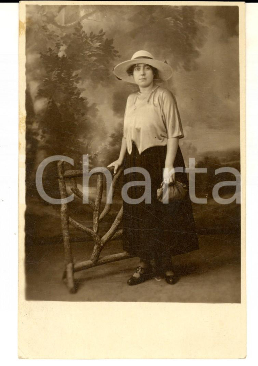 Fotografia d epoca originale 1920 ca GRENOBLE Ritratto di donna in abito da passeggio Fotografia FORTUNE 1