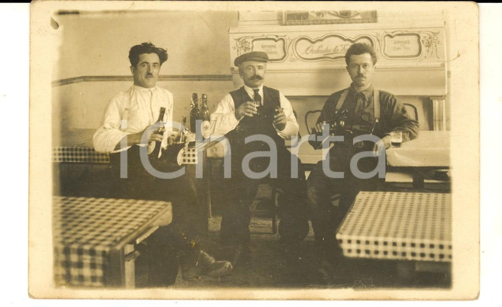 Fotografia d epoca originale 1920 FRANCE Trois compagnons avec bière ETOILE Photo VINTAGE carte postale 1