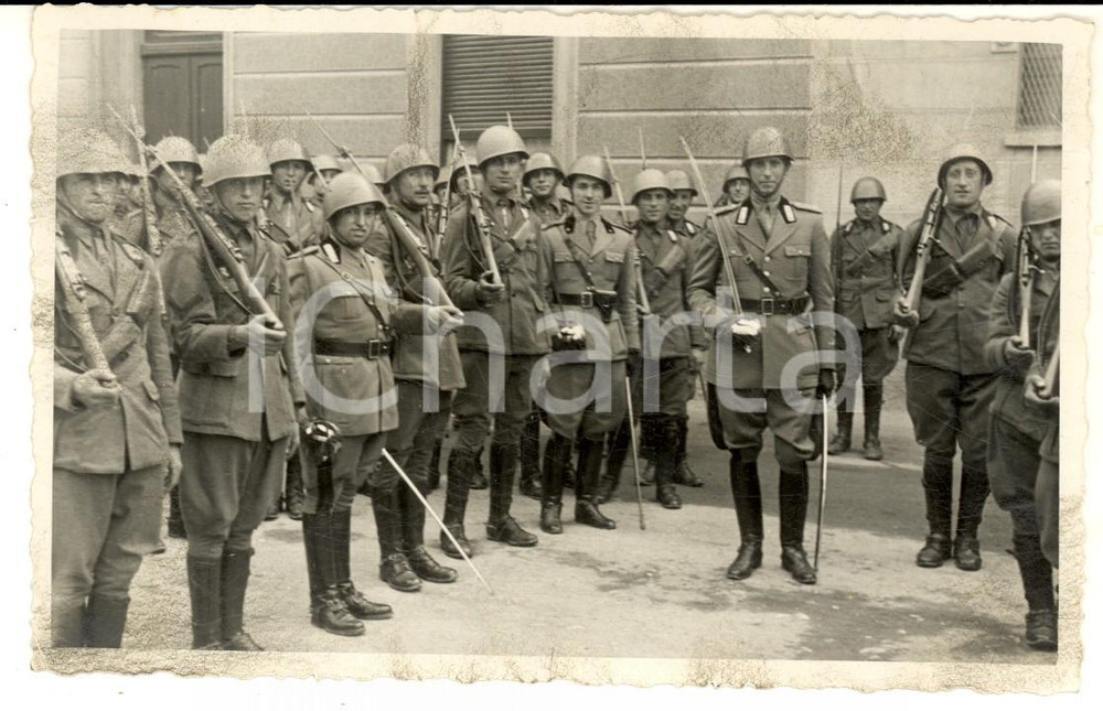 Fotografia d epoca originale 1938 ALESSANDRIA Un drappello di ARTIGLIERIA Foto cartolina V. RABACHIN 1