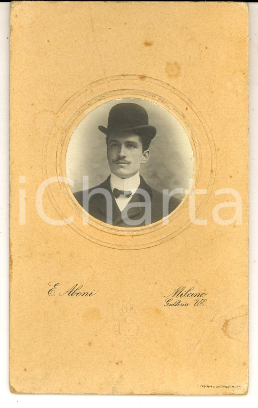 Fotografia d epoca originale 1910 ca MILANO Giovane uomo con la bombetta Fotografia Enrico ABENI 9x14 1