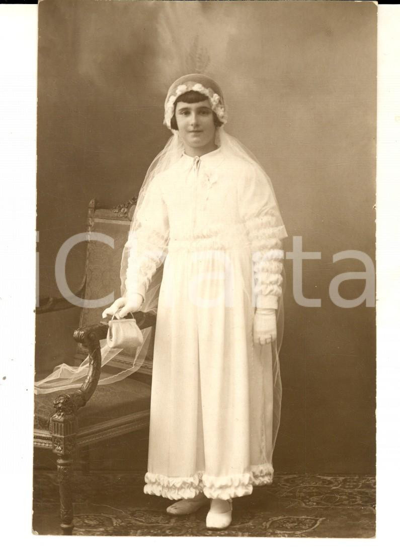 Fotografia d epoca originale 1930 ca MILANO Bambina alla Prima Comunione con borsetta Foto Italo PACCHIONI 1