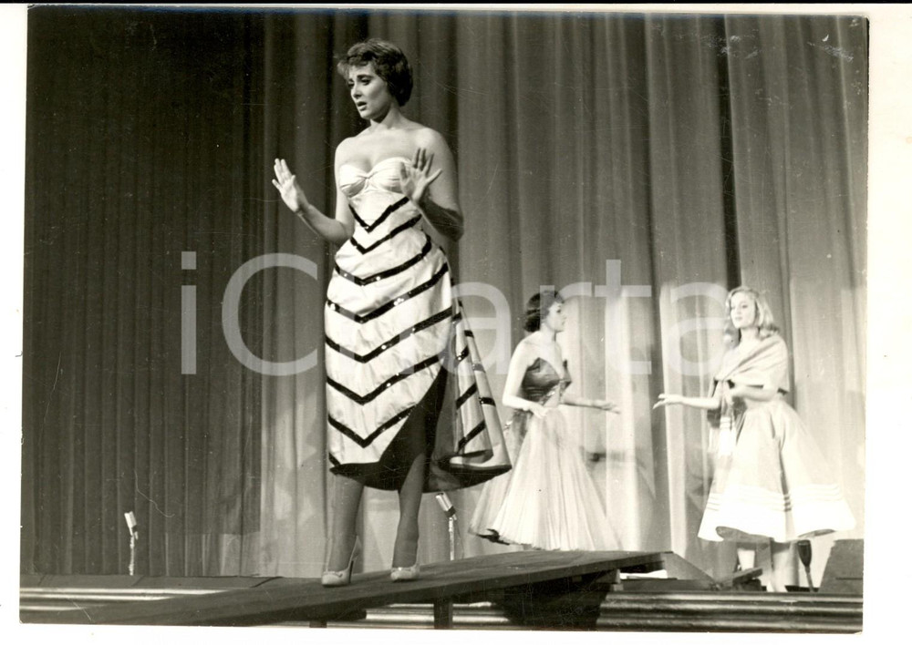 Fotografia d epoca originale 1960 ca TORINO COMPAGNIA MACARIO Lauretta MASIERO in scena Foto NELLY 13x18 1