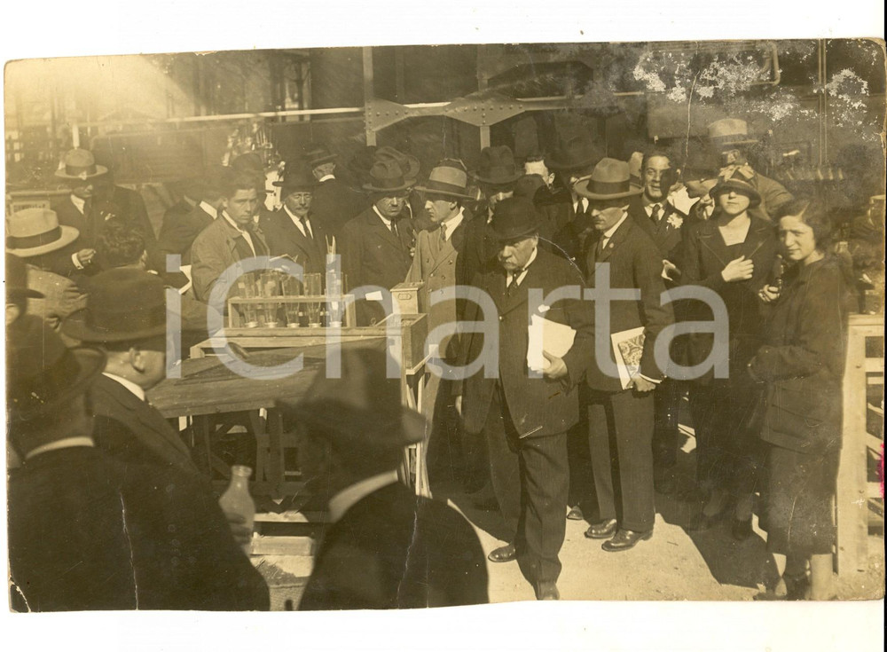 Fotografia d epoca originale 1930 ca AREA LOMBARDA Un affollata fiera della tecnica Foto 22x16 DANNEGGIATA 1