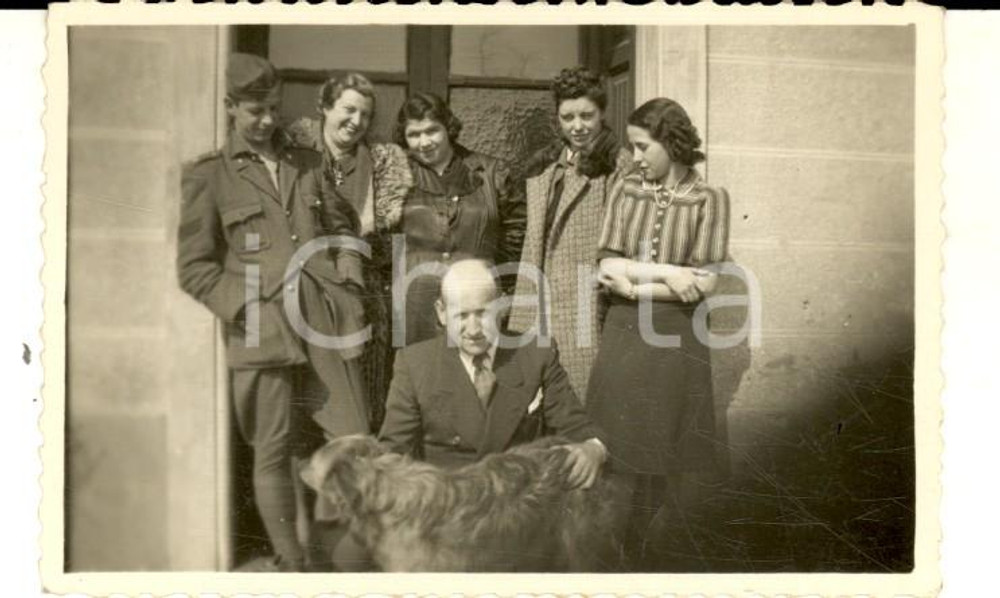 Fotografia d epoca originale 1942 CASORATE SEMPIONE VA Ritratto di famiglia con il cane Foto VINTAGE 9x5 1
