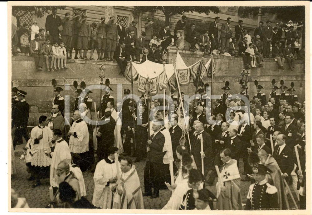 Fotografia d epoca originale 1929 ROMA Congresso Eucaristico  Solenne processione con Carabinieri Foto 1