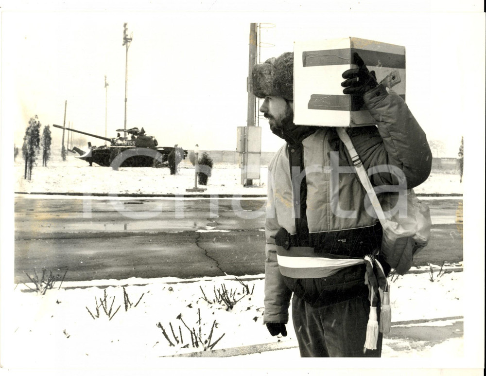 Fotografia d epoca originale 1985 FRANCIA Esercitazione con carri armati sotto la neve Foto SCHMITT 24x17 1
