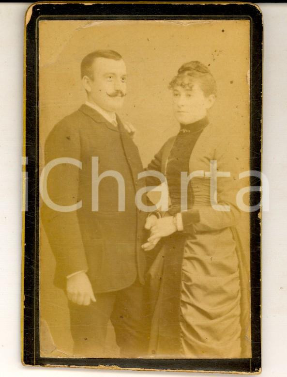 Fotografia d epoca originale 1880 ca NOVARA Ritratto di due giovani sposi per mano Foto SCAVINI CDV 1