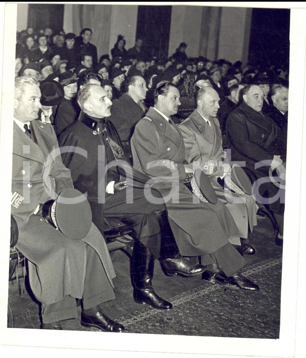 Fotografia d epoca originale 1939 MILANO Duca di BERGAMO tra alti ufficiali a una cerimonia Foto 13x15 cm 1