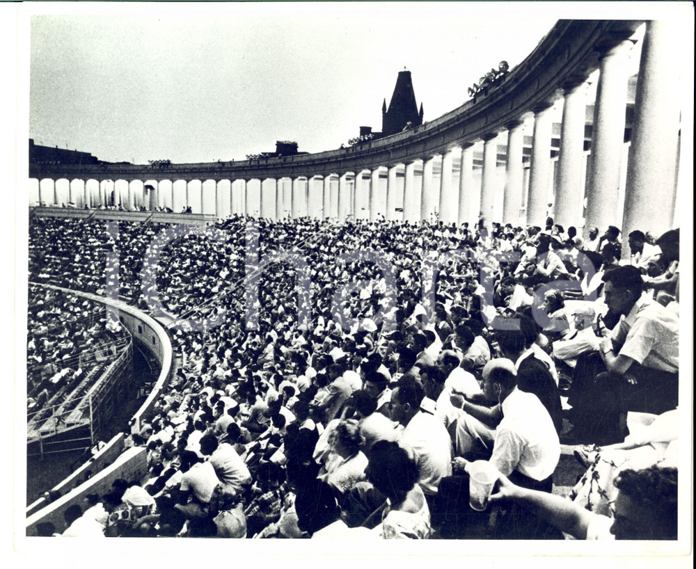 Fotografia d epoca originale 1950 ca USA ARLINGTON CEMETERY Auditorium Tomb of Unknown Soldier Photo 26x21 1