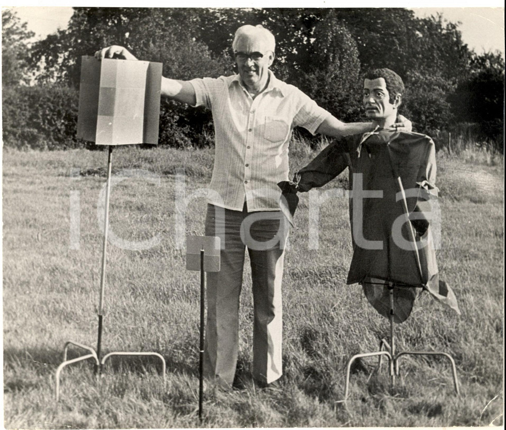 Fotografia d epoca originale 1970 ca USA Actor ventriloquist with his puppet Photo VINTAGE 24x20 cm 1