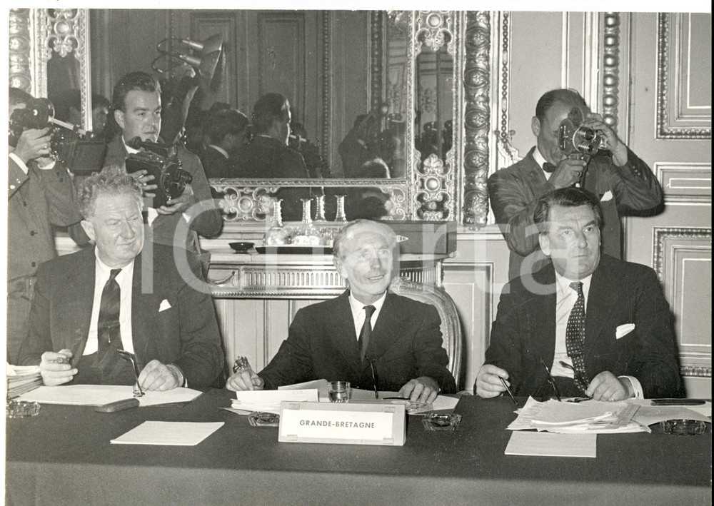Fotografia d epoca originale 1970 ca PARIS ELYSEE ? Alec DOUGLASHOME a un incontro internazionale Foto 1
