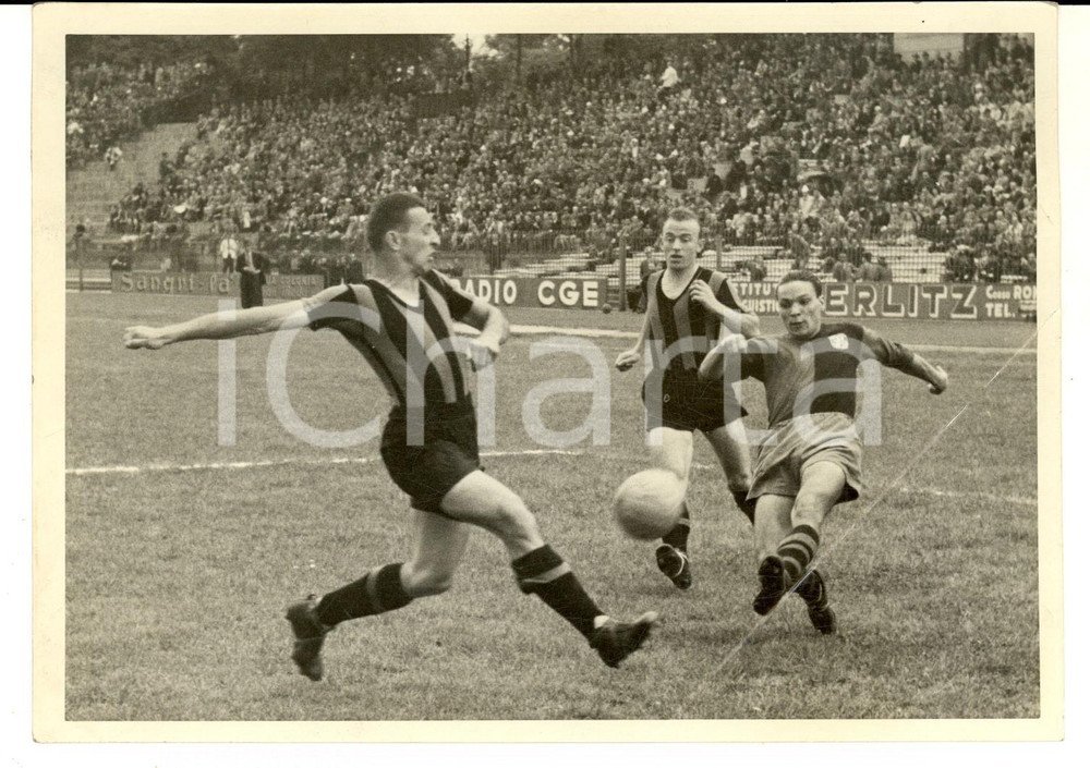 Fotografia d epoca originale 1940 ca ARENA DI MILANO  CALCIO  Azione durante una partita di serie A Foto 1