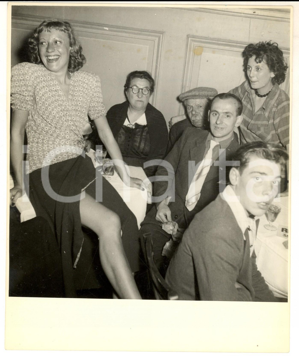 Fotografia d epoca originale 1960 ca PARIS Un allegra festa al ristorante Fotografia VINTAGE 17x21 cm 1