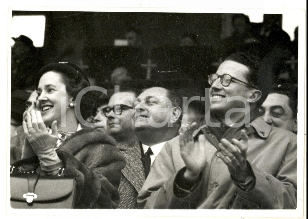 Fotografia d epoca originale 1960 ca BELGIO Re Baldovino e Fabiola applaudono in tribuna Foto 18x13 1