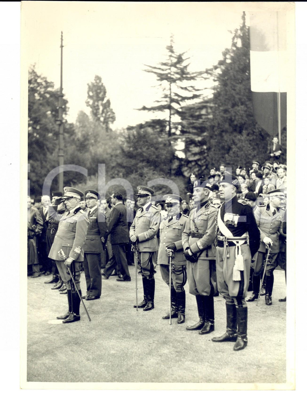 Fotografia d epoca originale 1935 MILANO Parco Sempione  Rino PARENTI a un raduno dei Fasci Giovanili Foto 1