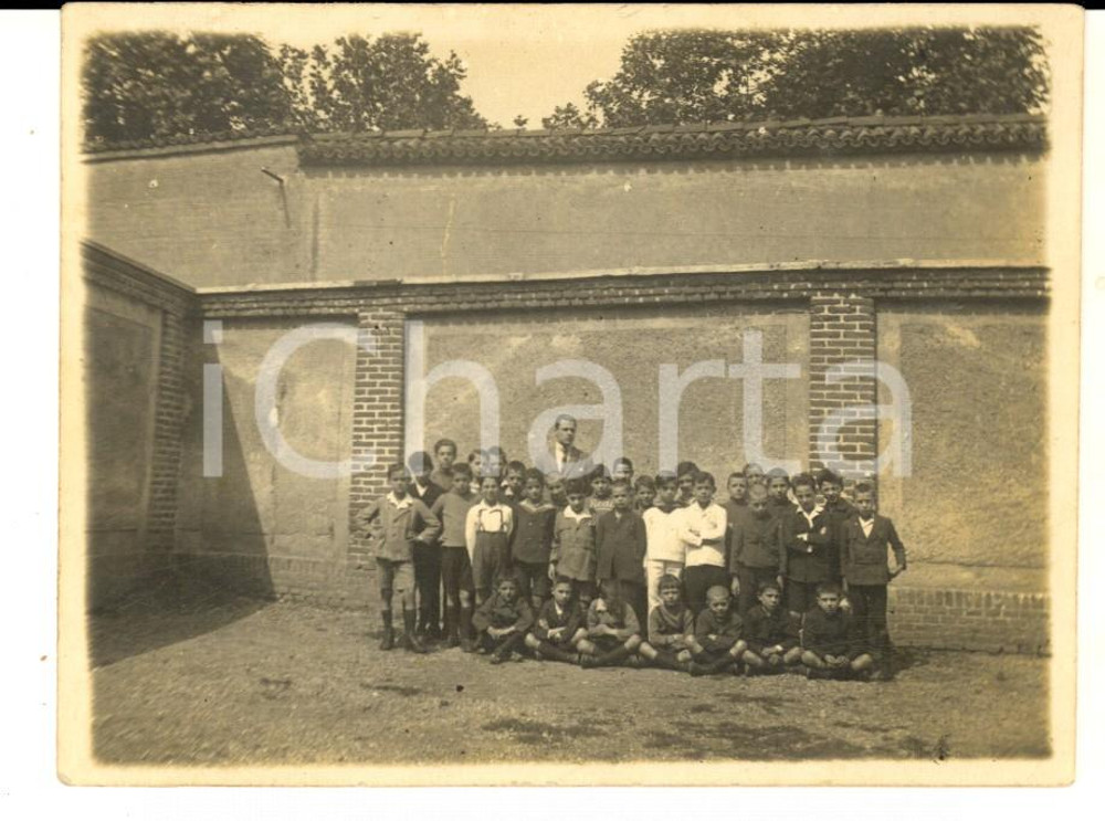 Fotografia d epoca originale 1923 MILANO ? Classe elementare con il maestro GERMAGNOLI Foto VINTAGE 11x8 1