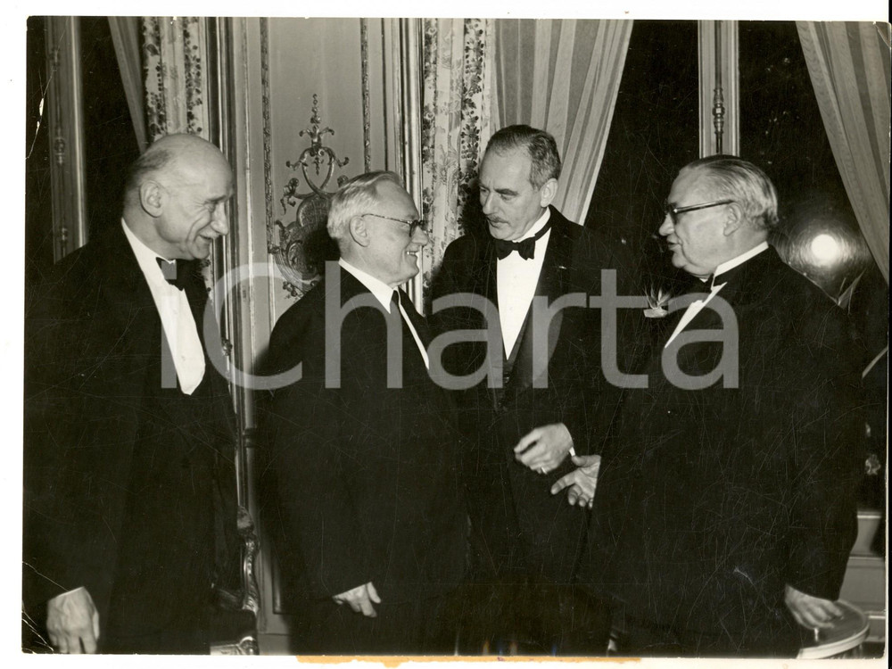 Fotografia d epoca originale 1960 ca PARIS Una riunione diplomatica internazionale Foto 18x24 1