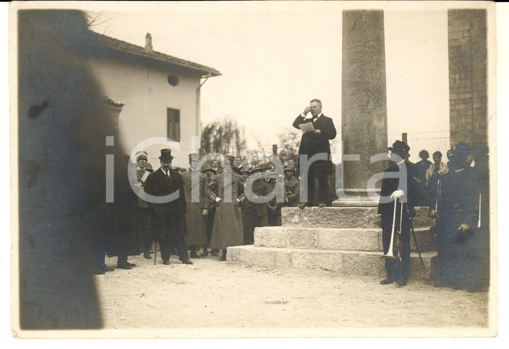 Fotografia d epoca originale 1940 ca AREA LOMBARDA Discorso pubblico a una cerimonia militare Foto 17x12 1