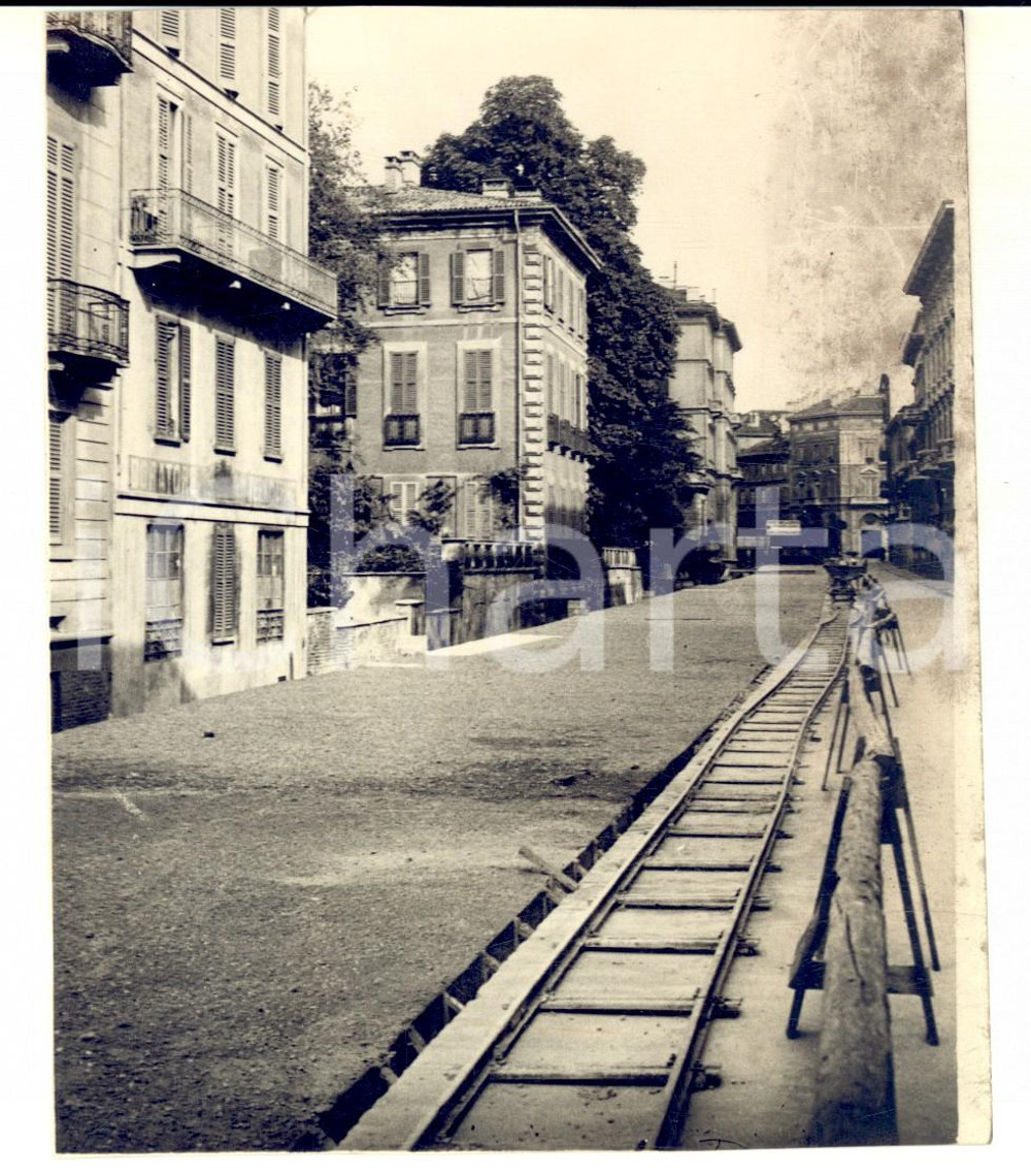 Fotografia d epoca originale 1930 ca MILANO Veduta con cantiere di una linea tranviaria Foto VINTAGE 12x14 1