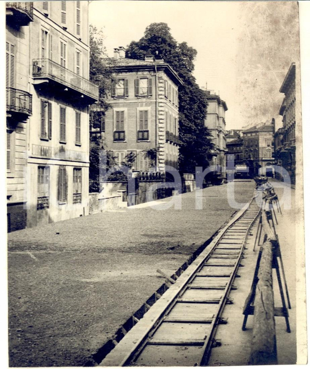 Fotografia d epoca originale 1930 ca MILANO Via Senato  Copertura Navigli  Ferrovia Decauville Foto 1