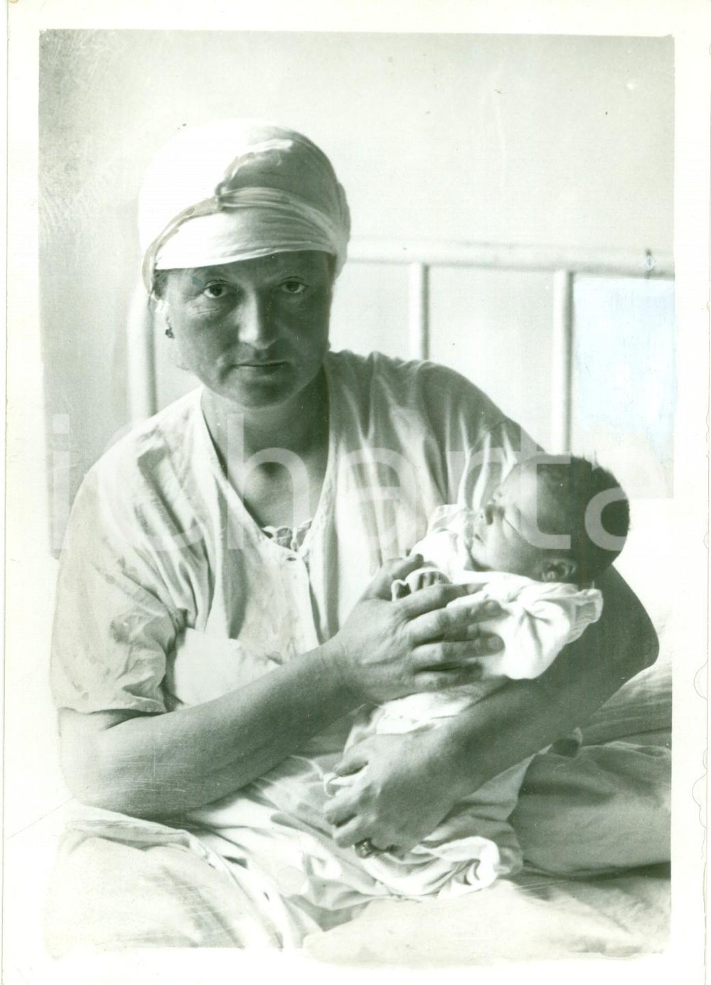 Fotografia d epoca originale 1937 MILANO Madre con bambino per Giornata Maternità  e Infanzia Foto Keystone 1