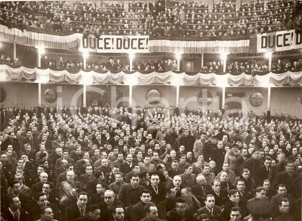 Fotografia d epoca originale 1938 MILANO Raduno operai dell industria per i cottimi al Teatro DAL VERME Foto 1