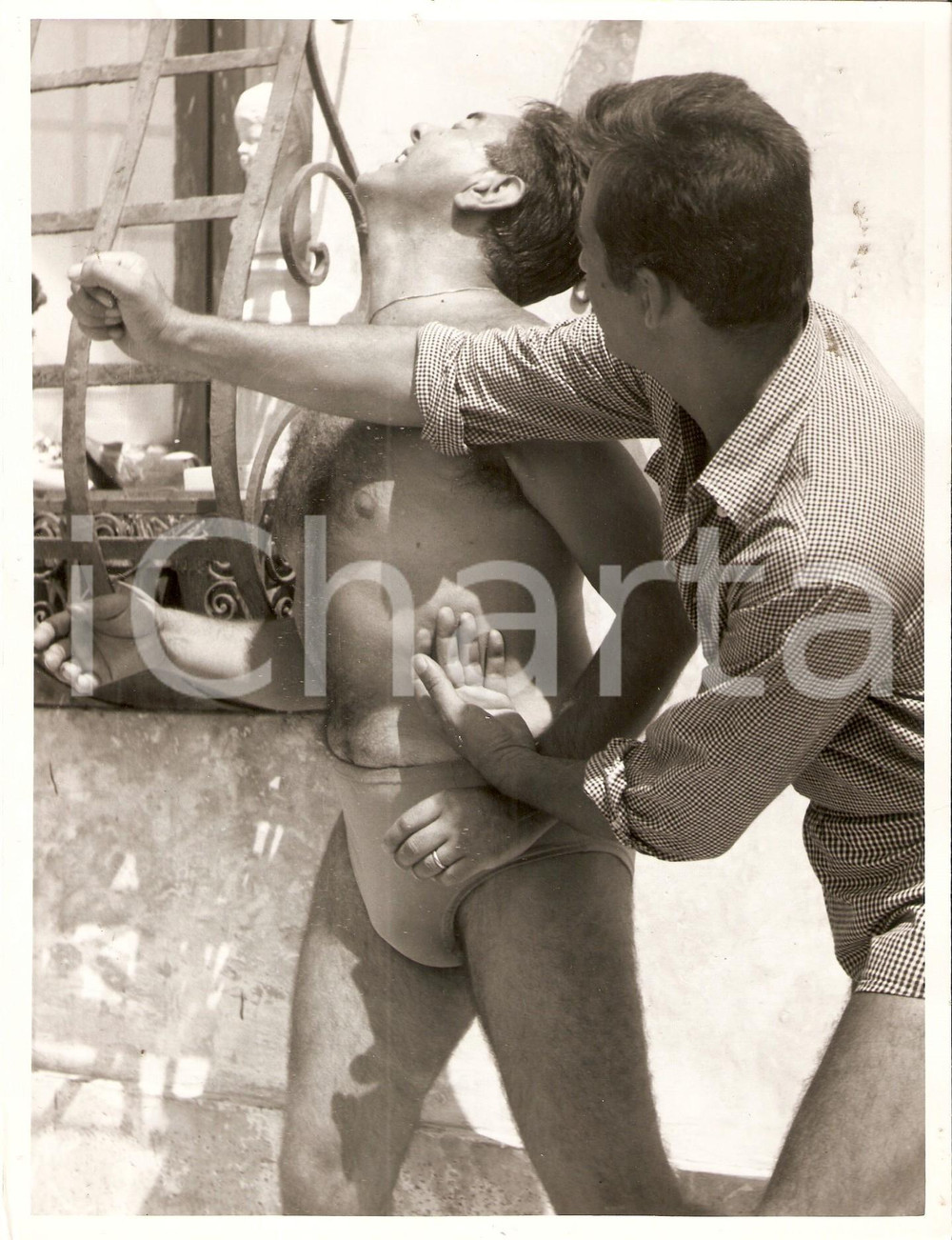 Fotografia d epoca originale 1955 ca CINEMA ITALIANO Stuntman tira pugno a Piero NUCCORINI Foto 18x24 cm 1