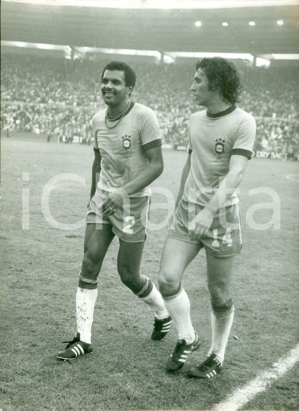Fotografia d epoca originale 1974 BRASILE Calcio MONDIALI I calciatori Luis PEREIRA e Nelinho Fotografia 1