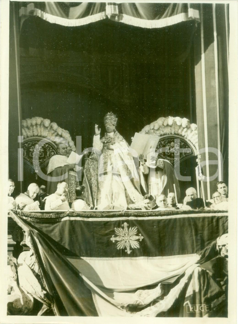 Fotografia d epoca originale 1939 ROMA LOGGIA VATICANA Papa PIO XII benedice il popolo Fotografia 1