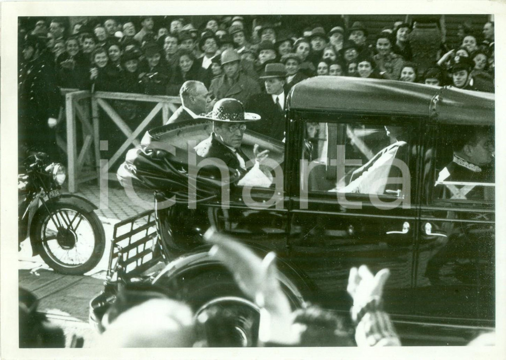 Fotografia d epoca originale 1940 ca ROMA Papa PIO XII attraversa in automobile le vie dell Urbe Fotografia 1