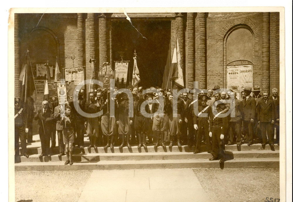 Fotografia d epoca originale 1940 ca TORINO Raduno dei BERSAGLIERI con CARABINIERI REALI Foto DANNEGGIATA 1