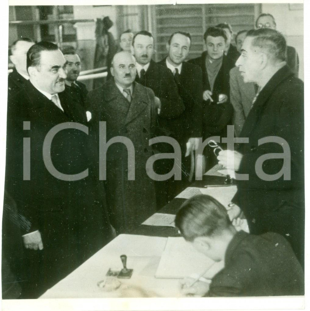 Fotografia d epoca originale 1938 BELGRADO Milan STOJADINOVIC visita una sezione elettorale Fotografia 1