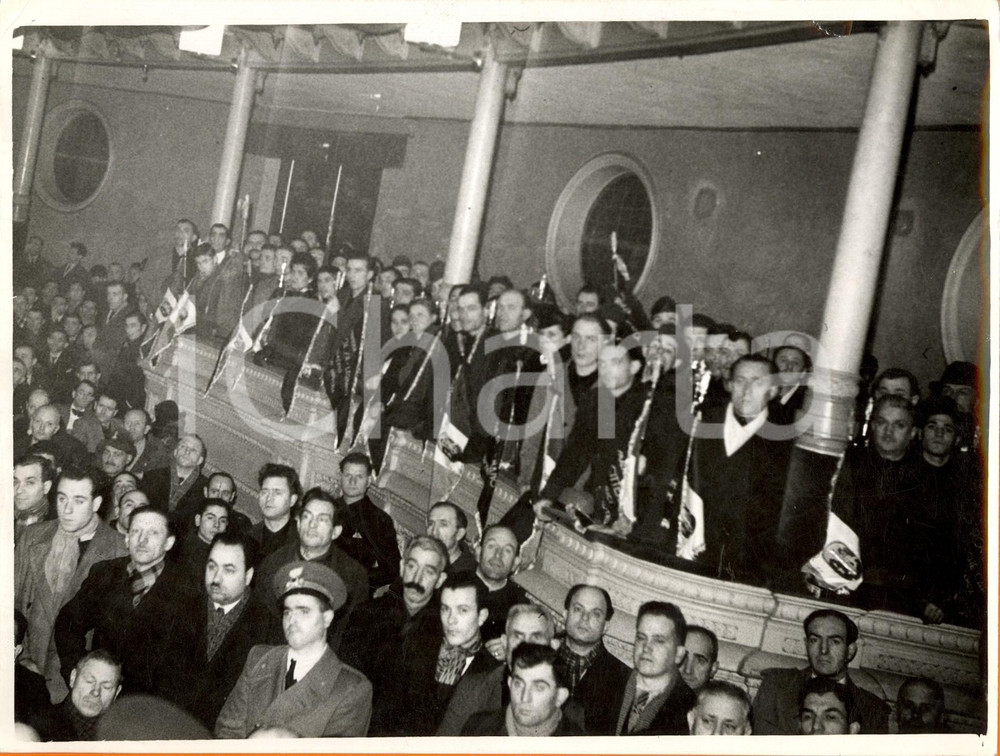 Fotografia d epoca originale 1938 MILANO Folla al Teatro DAL VERME per adunata lavoratori delle industrie 1