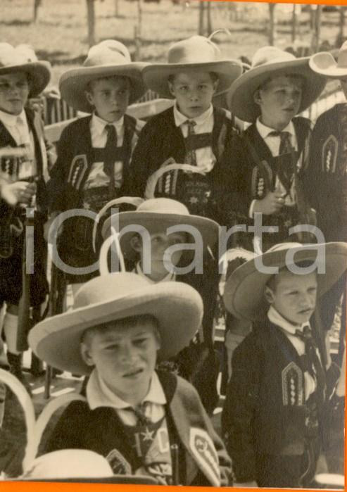 Fotografia d epoca originale 1934 OETZ AUSTRIA Bambini vestiti con costume tipico dei franchi tiratori 1