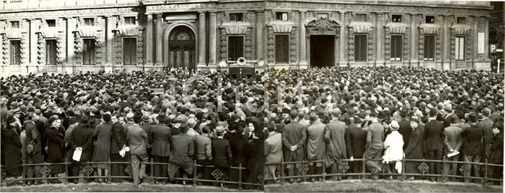 Fotografia d epoca originale 1938 MILANO Folla in piazza SCALA ascolta alla radio discorso del DUCE al SENATO 1