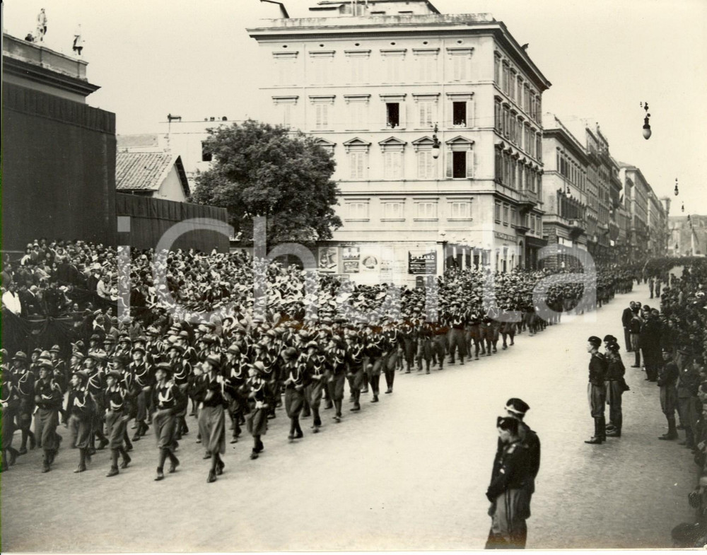 Fotografia d epoca originale 1932 ROMA Sfilata di 50.000 avanguardisti alla presenza del DUCE Fotografia 1