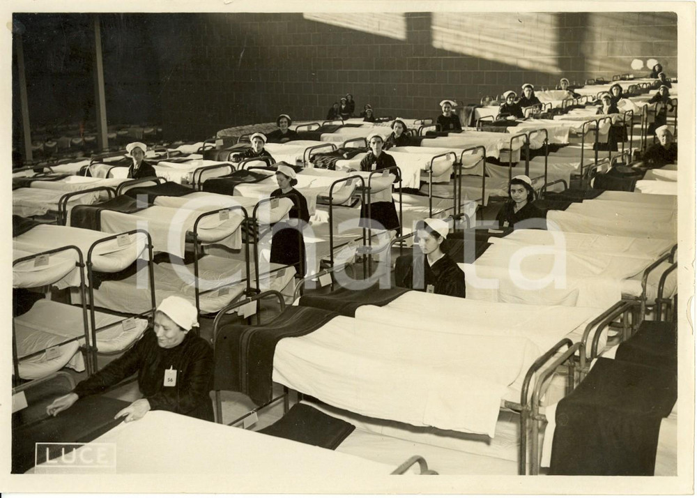 Fotografia d epoca originale 1939 ROMA CIRCO MASSIMO Alloggi per donne fasciste per la sfilata del 28 maggio 1