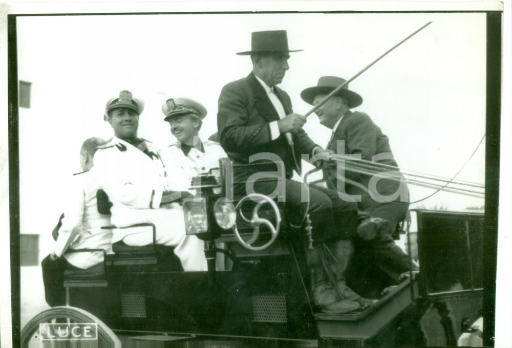 Fotografia d epoca originale 1939 MILANO Galeazzo CIANO si reca a festa campestre in calesse FOTOGRAFIA 1