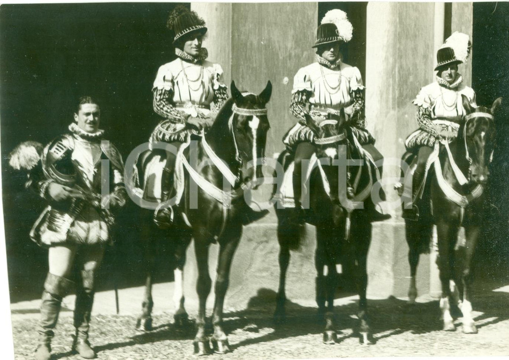 Fotografia d epoca originale 1930 ca TORINO Partecipanti al Carosello storicomilitare FOTOGRAFIA 1
