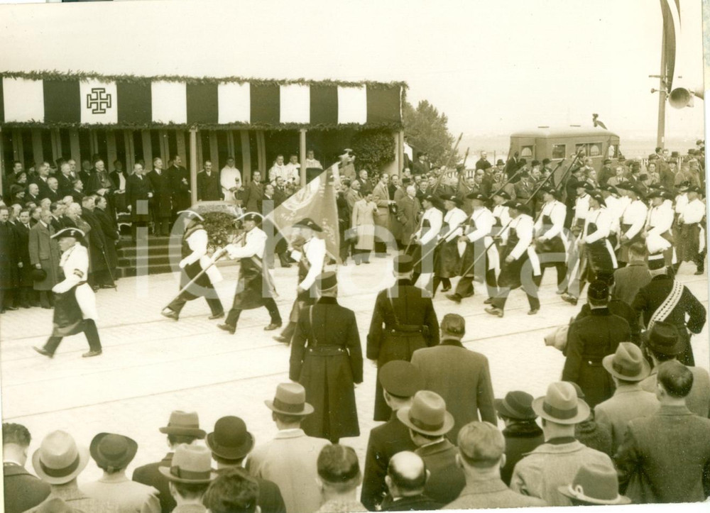 Fotografia d epoca originale 1937 WIEN Corteo lavoratori inaugura nuovo Ponte Gigante Fotografia 1