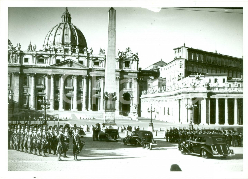 Fotografia d epoca originale 1929 CITTA  DEL VATICANO Camillo SERAFINI primo saluto ai REALI D ITALIA Foto 1