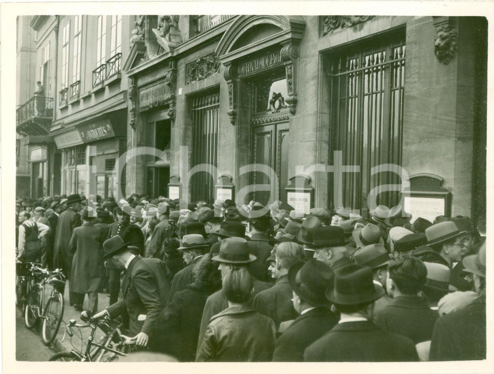 Fotografia d epoca originale 1938 PARIS Folla in coda di fronte al JOURNAL OFFICIEL Fotografia 1
