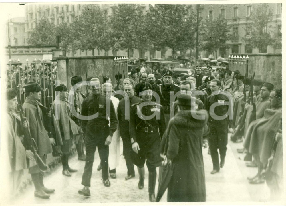 Fotografia d epoca originale 1933 MILANO Achille STARACE inaugura ospedale tranvieri con Rino PARENTI Foto 1