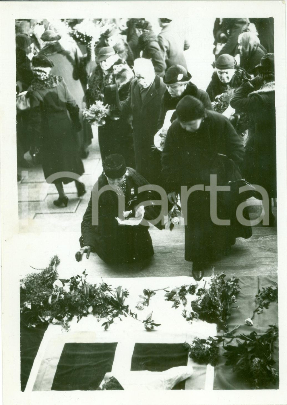 Fotografia d epoca originale 1936 MILANO Madri e vedove a Monumento CADUTI in Guerra Fotografia 1