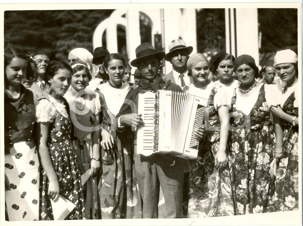 Fotografia d epoca originale 1934 MILANO Festa della Frutta  Gruppo Folkloristico di CASTEGGIO Fotografia 1