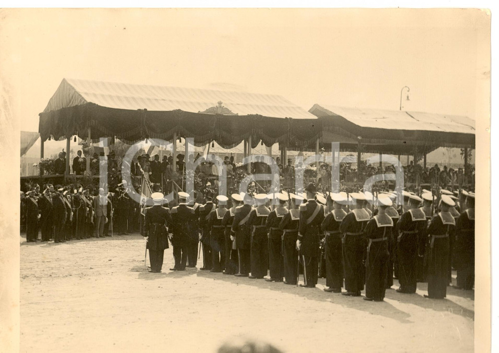 Fotografia d epoca originale 1942 ROMA REGIA MARINA Premiazione della bandiera al palco reale Fotografia 1