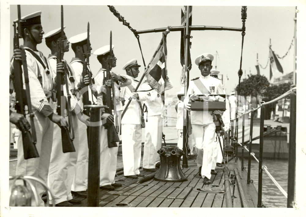 Fotografia d epoca originale 1939 VENEZIA Sommergibile MOROSINI  Consegna bandiere combattimento Fotografia 1