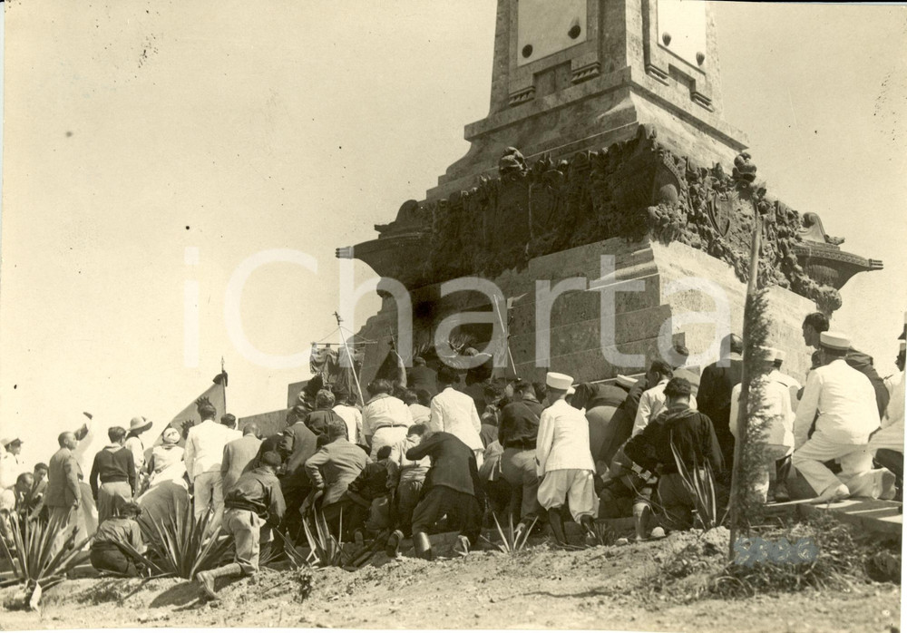 Fotografia d epoca originale 1932 BENGASI Libia Azzurri Dalmati omaggio al Monumento ai Caduti Fotografia 1